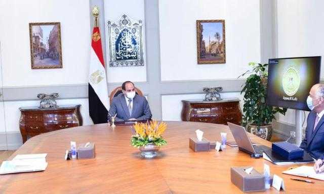 السيسي يجتمع برئيس الوزارء ومحافظ البنك المركزي